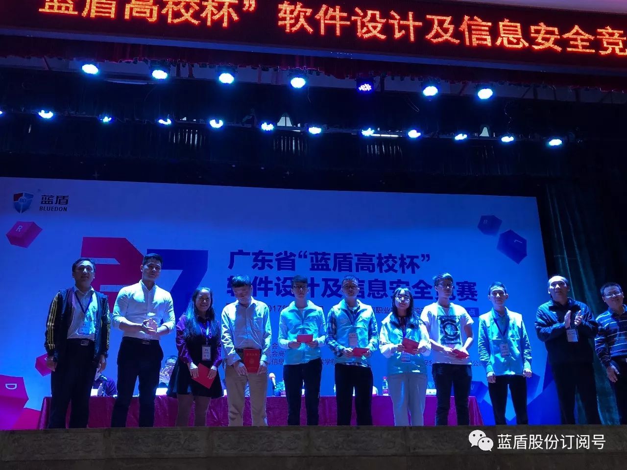 新澳门免费资料大全更新,安全设计解析说明法_桌面款51.657