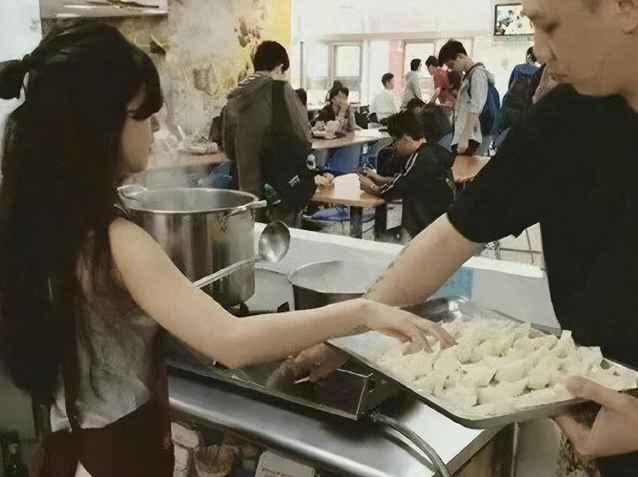 娱乐圈中的文化缺失现象探究，明星文化素质的缺失与探讨