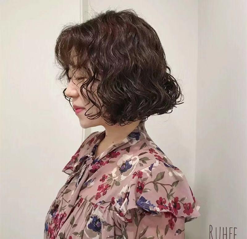 最新锁骨烫，展现变化之美，自信之光闪耀登场